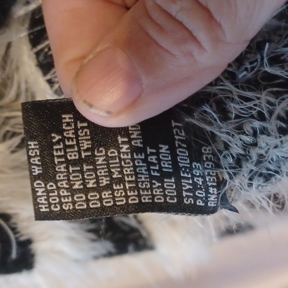 Cliche Couture wool blend Black & white soft fuzzy sweater - Picture 7 of 7